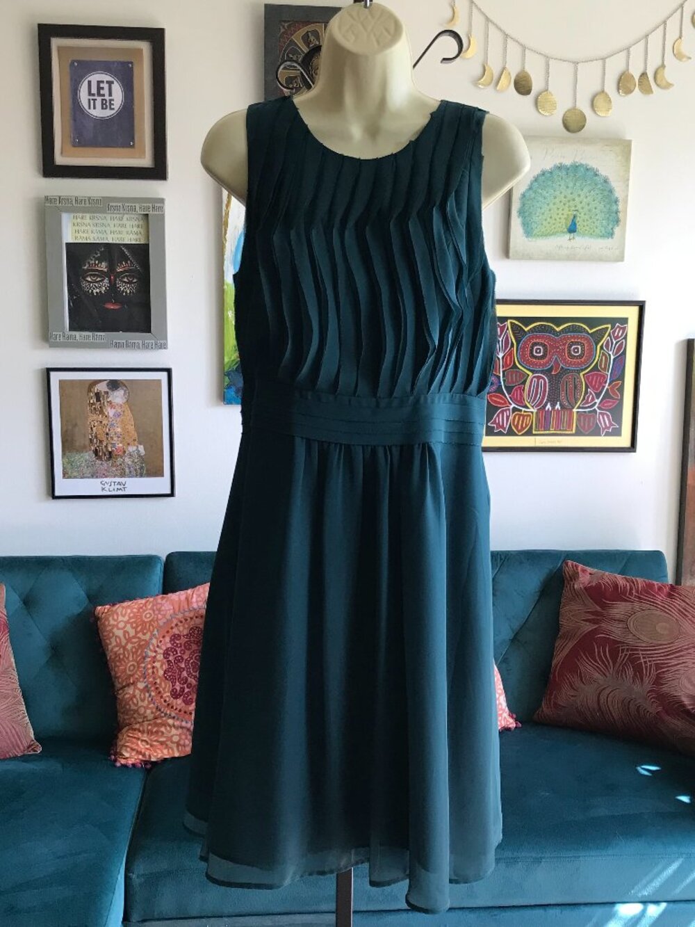 Ann Taylor LOFT size 6 Green Sleeveless Chiffon Textured Bodice Dress